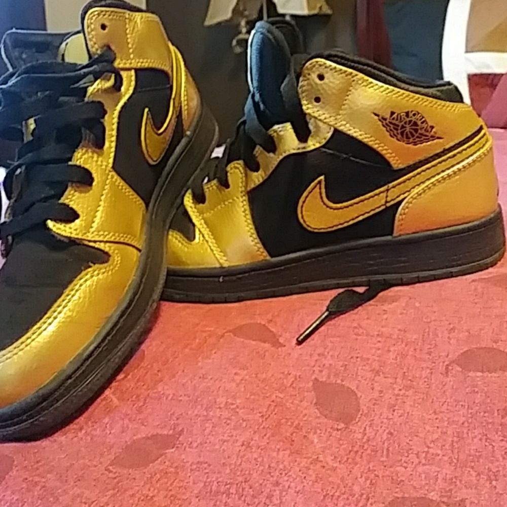 Air jordans black and gold